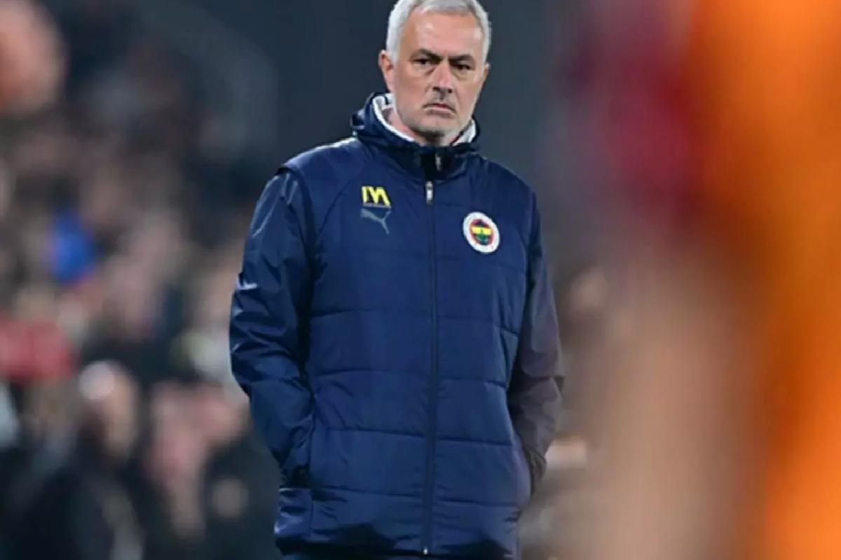 Jose Mourinho, Okan Buruk’un burnunu sıktığı Galatasaray derbisi sonrası ilk kez konuştu