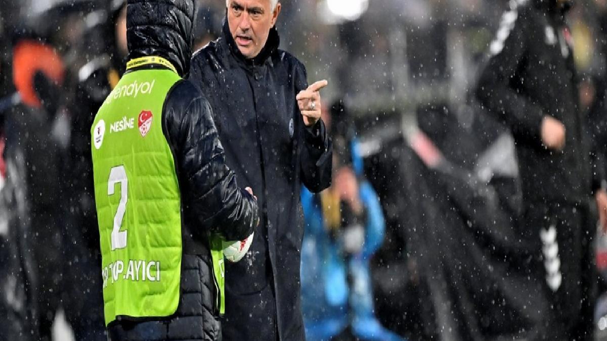 Jose Mourinho, Trabzonspor soyunma odasına giderek özür diledi