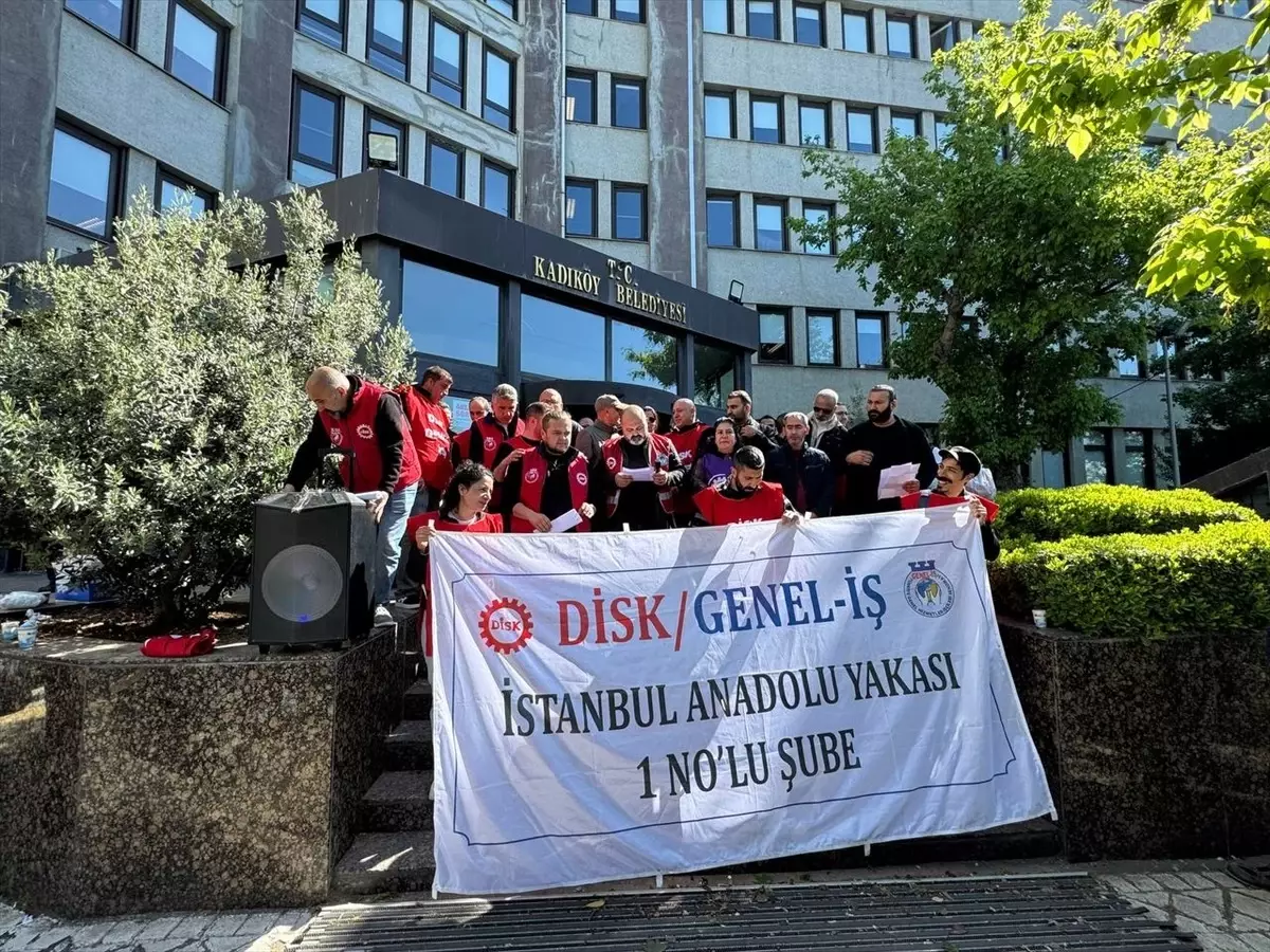 Kadıköy’de İşçi Ücretleri Protesto Edildi