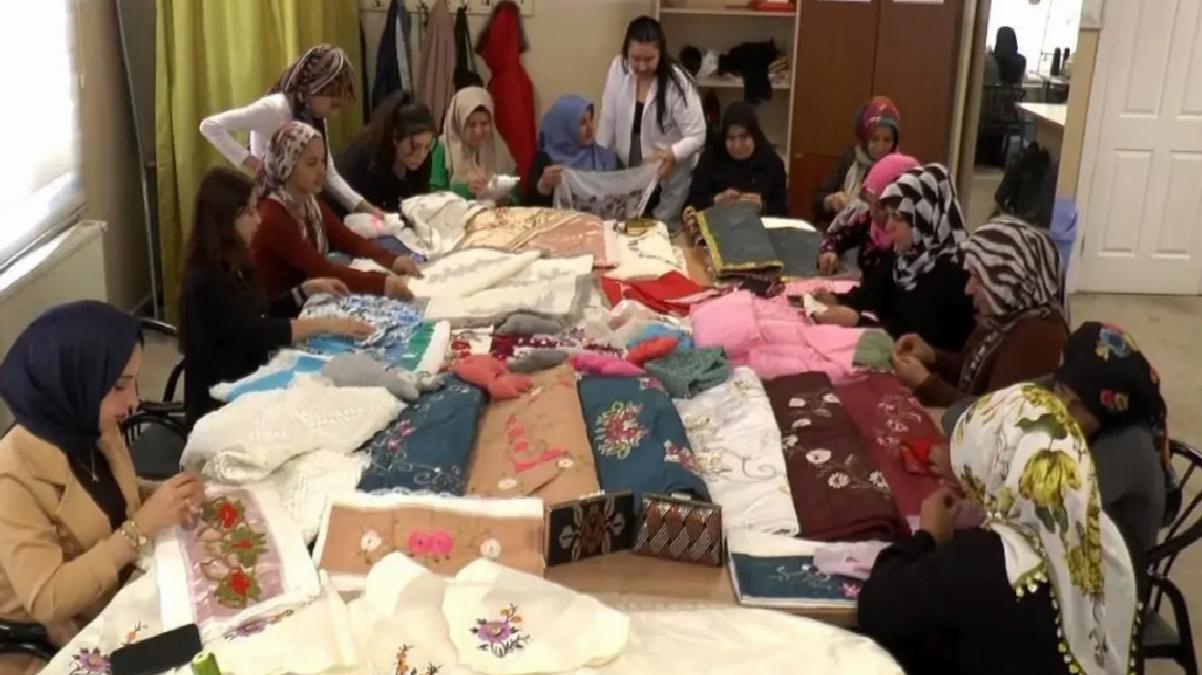 Kadınlar hem meslek öğreniyor hem de aile bütçesine katkı sağlıyor