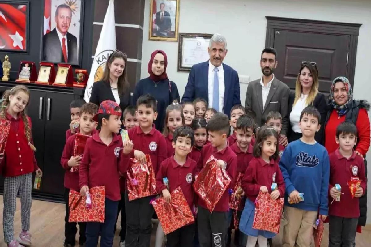 Kahta Belediye Başkanı Öğrencileri Ağırladı