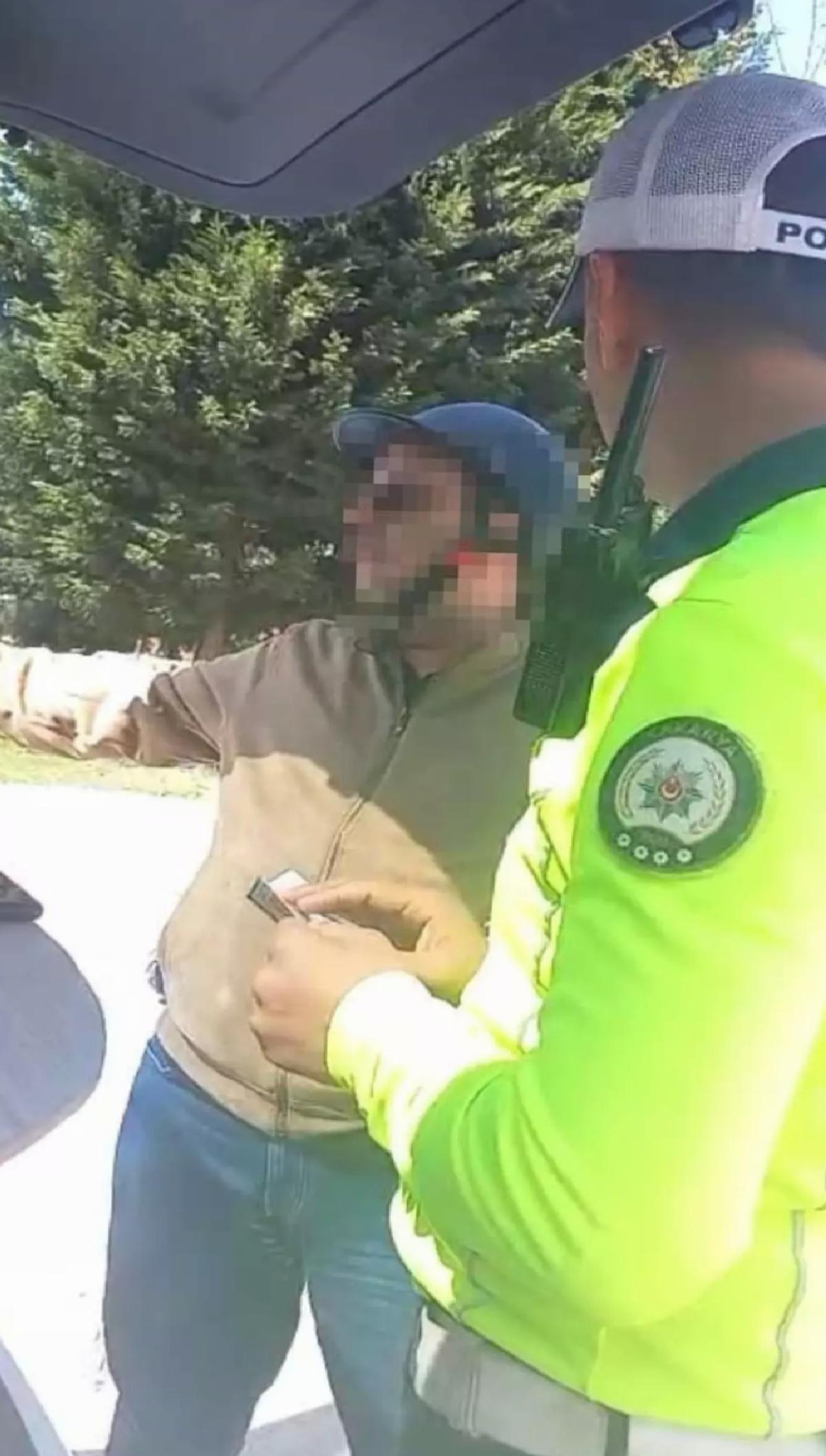 Kaldırımdan Giden Motosiklete Cezacı
