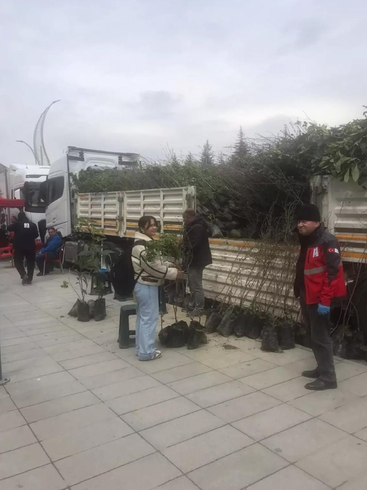 Kan Bağışına Fidan Hediyesi