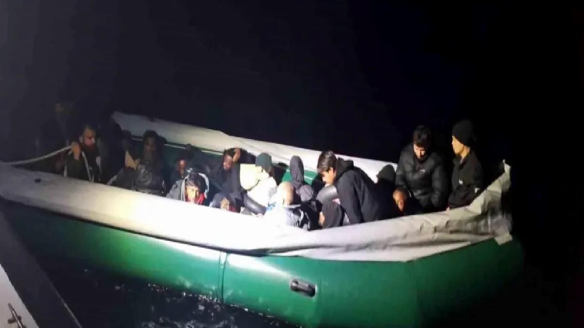 Karaburun’da 22 Düzensiz Göçmen Kurtarıldı