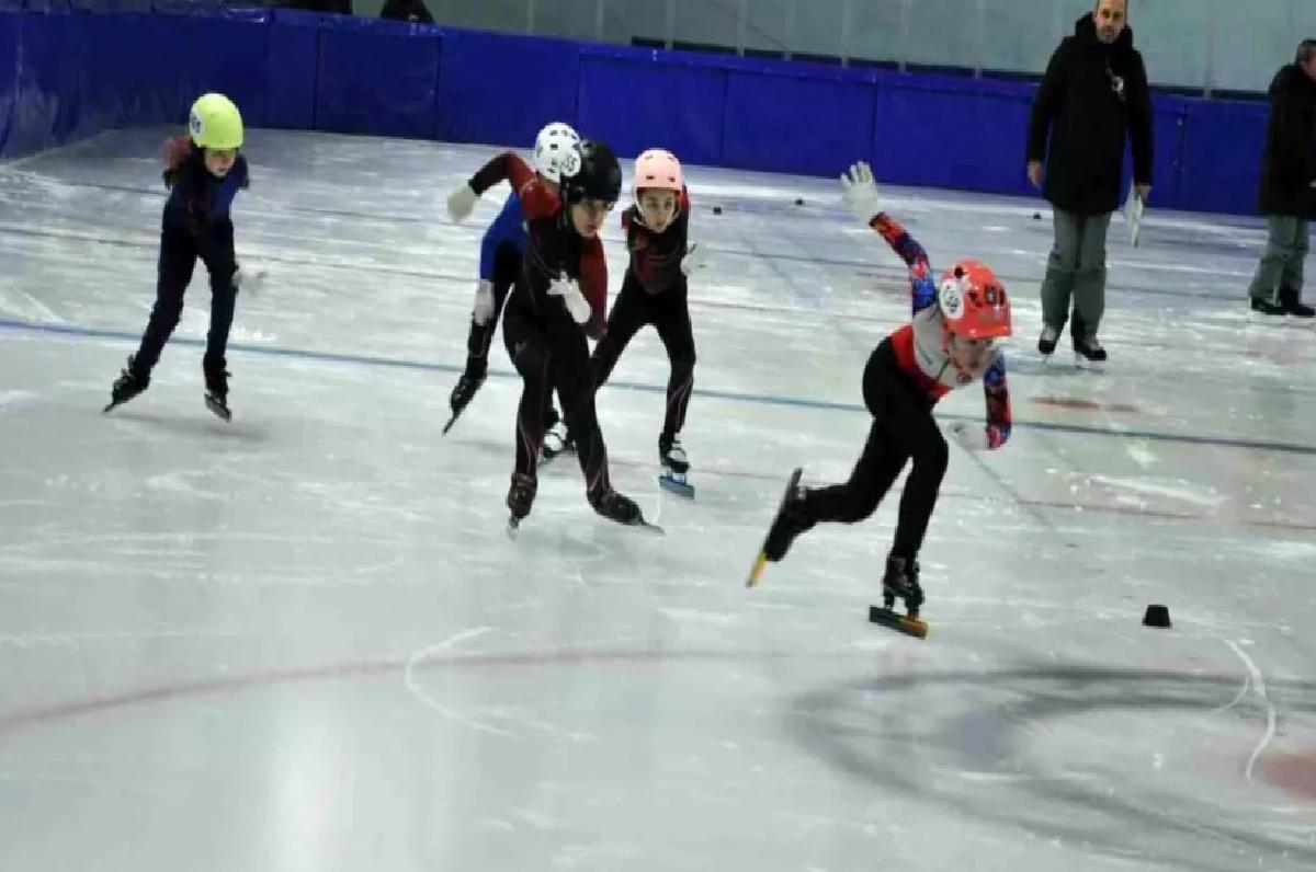 Kars’ta Hız Pateni Yarışları Nefes Kesti