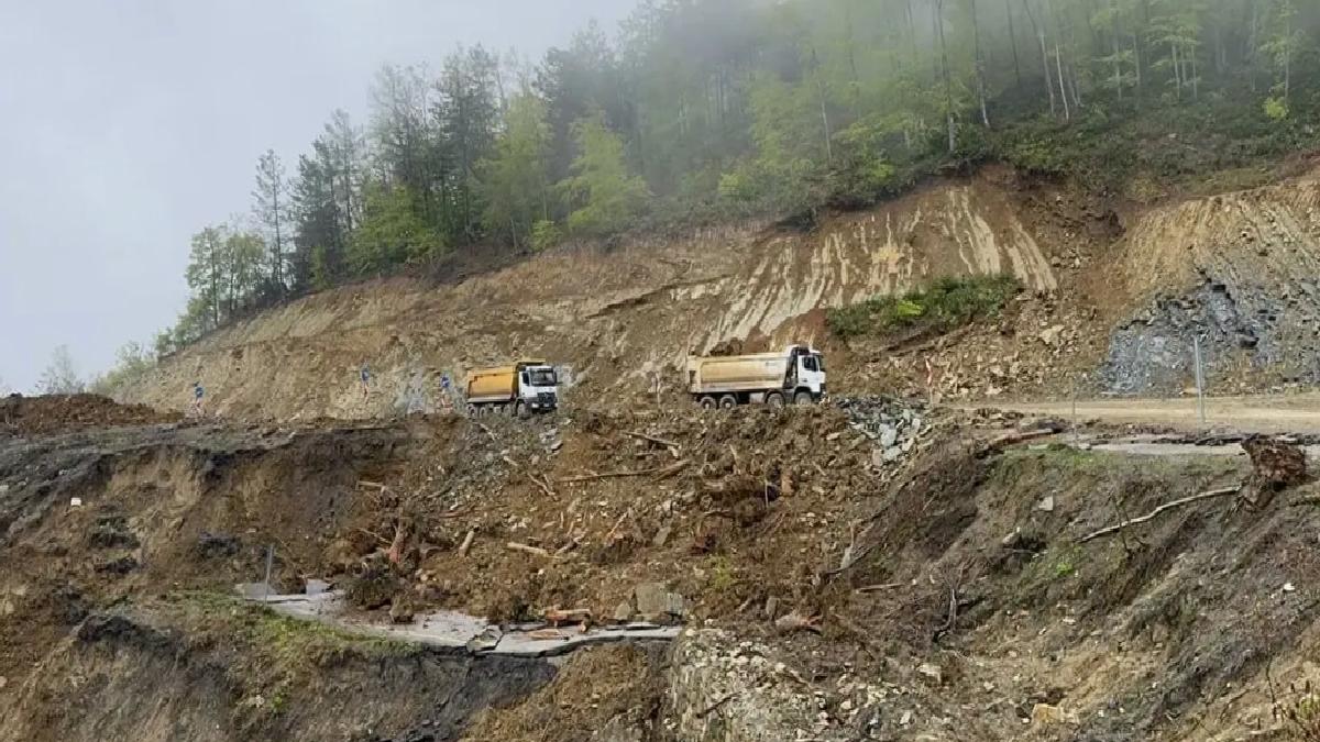 Kastamonu-Çatalzeytin Yolu Heyelan Nedeniyle Kapatıldı