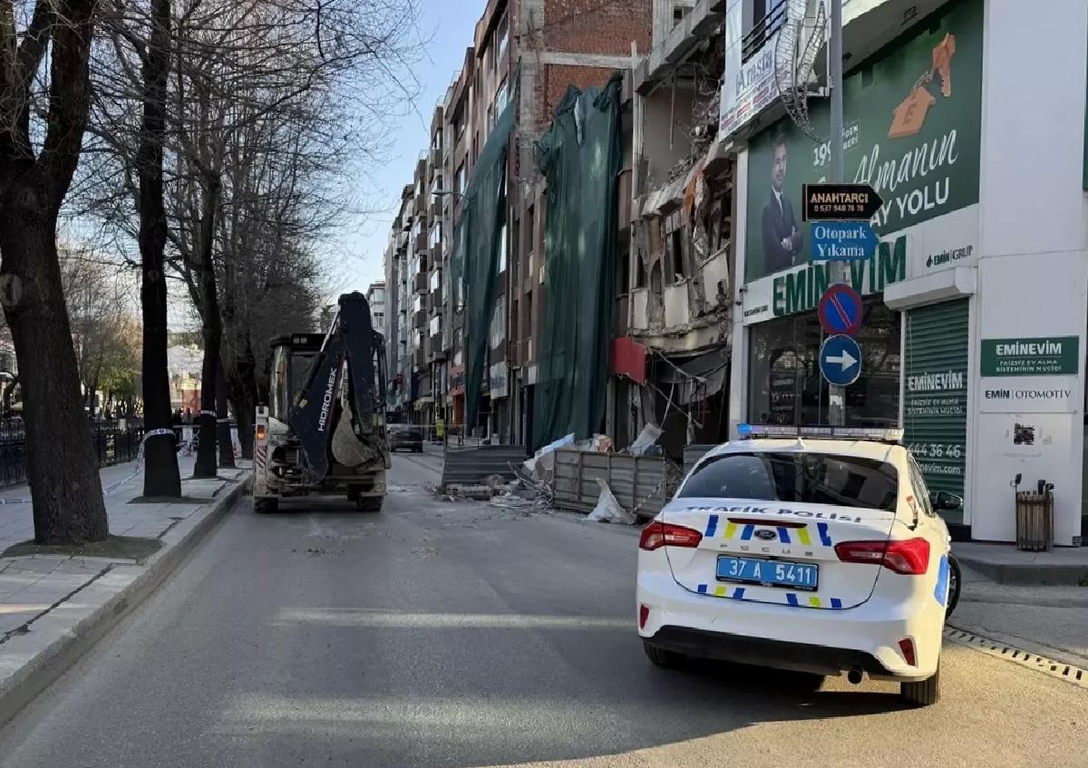 Kastamonu’da Binanın Bir Bölümü Çöktü