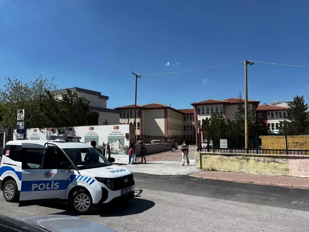 Kayseri’de okul önünde çocuklarını beklerken eski eşinin bıçakladığı kadın yaralandı