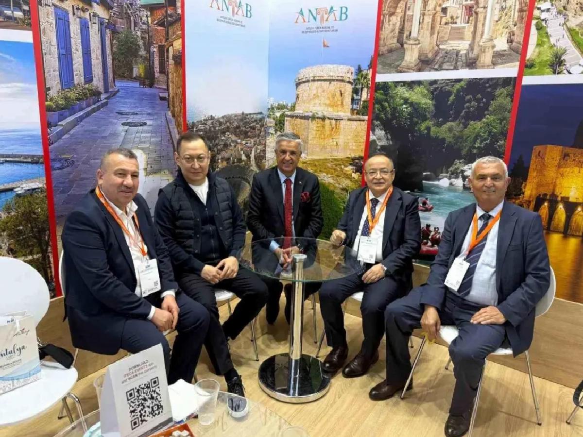 Kemer Belediye Başkanı Topaloğlu, Kazakistan Turizm Fuarı’nda Tanıtım Çalışmalarına Devam Ediyor