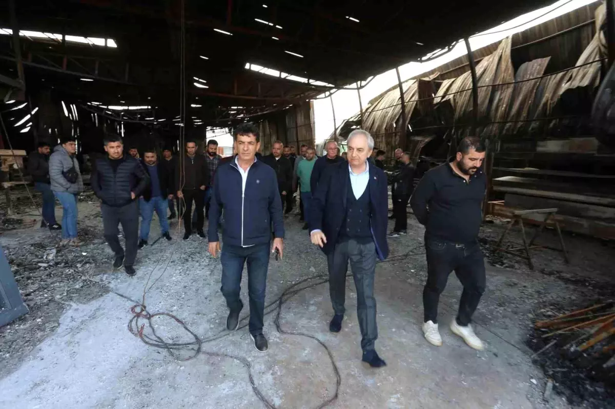 Kepez Belediye Başkanı Kocagöz, Yangın Sonrası Esnafa Destek Ziyareti Gerçekleştirdi