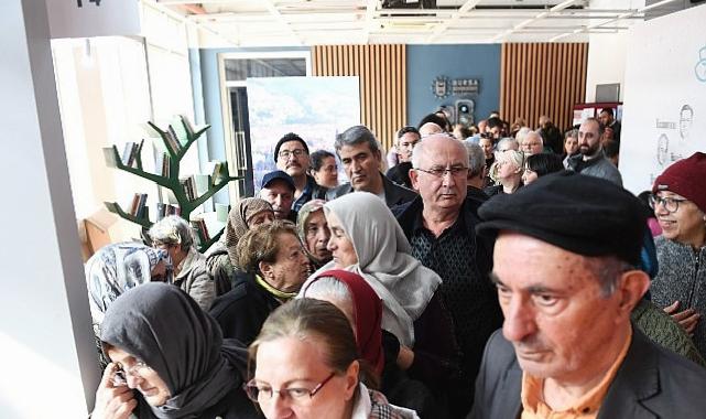 Kitapseverler Osmangazi Belediyesi’nin standında kuyruklar oluşturdu