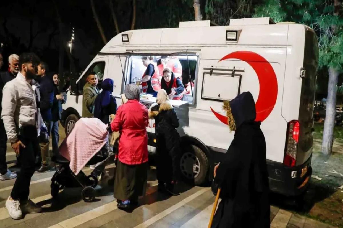 Kızılay Deprem Sonrası Beslenme Desteği Sağladı