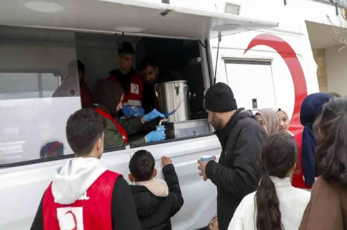 Kızılay Depremzedelere Beslenme Desteği Sağlıyor