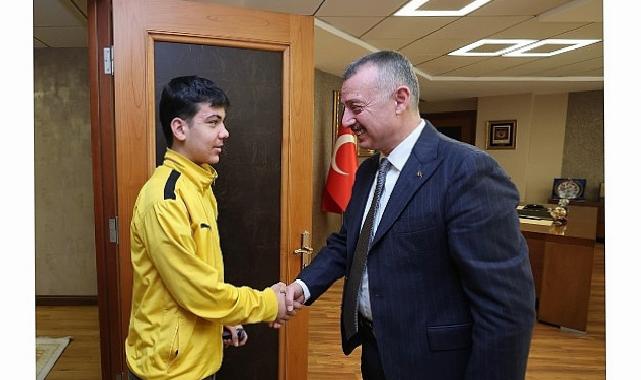 Kocaelisporlu Efe Kartal’dan Büyükakın’a ziyaret
