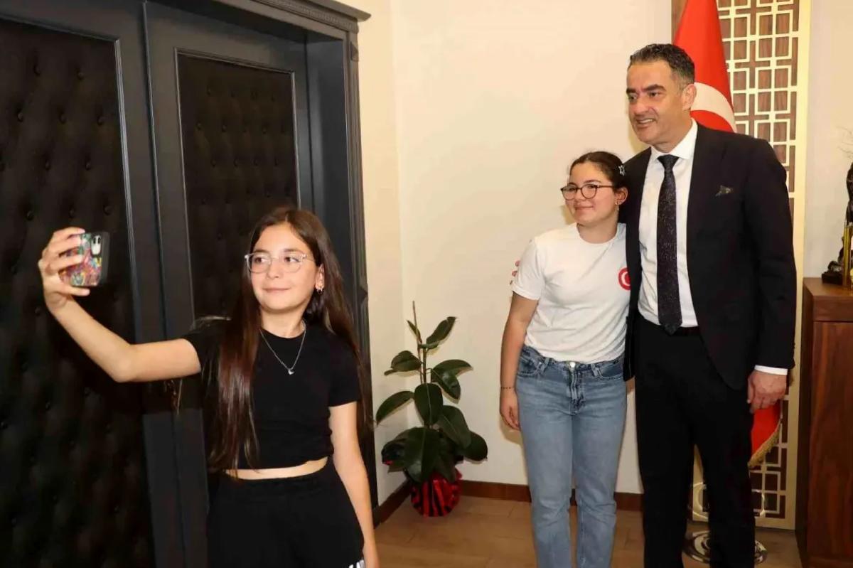 Koçarlı Belediye Başkanı, 23 Nisan Bayramı’nda Çocukların Talimatlarını Dinledi