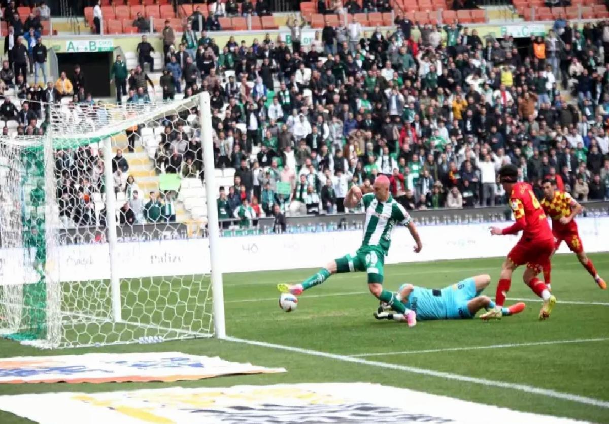 Konyaspor 1-0 Göztepe: İlk Yarı Sonucu
