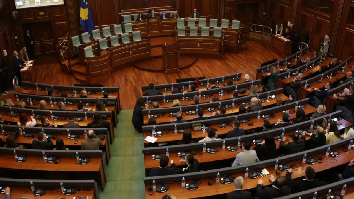 Kosova Meclisi yeni başkanını beşinci tur oylamada da seçemedi