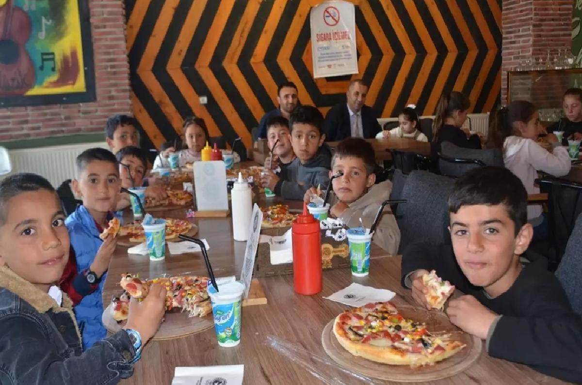 Köy Çocuklarına Pizza İkramı