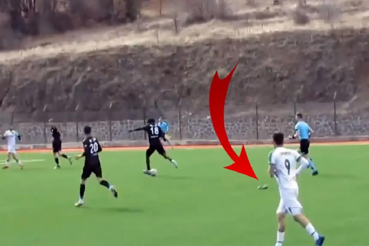 Kramponu çıkan futbolcunun attığı gol ağızları açık bıraktı