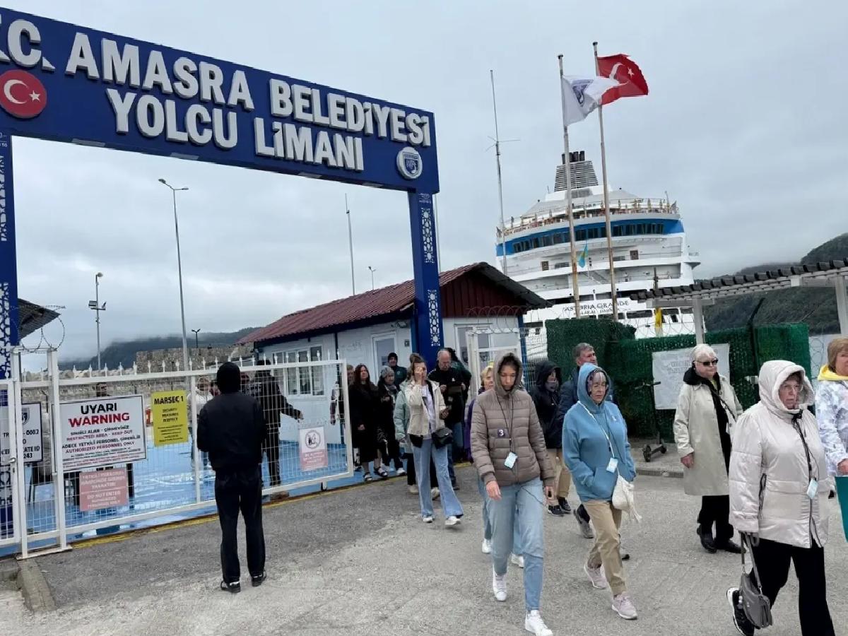 Kruvaziyer Amasra’ya Demirledi