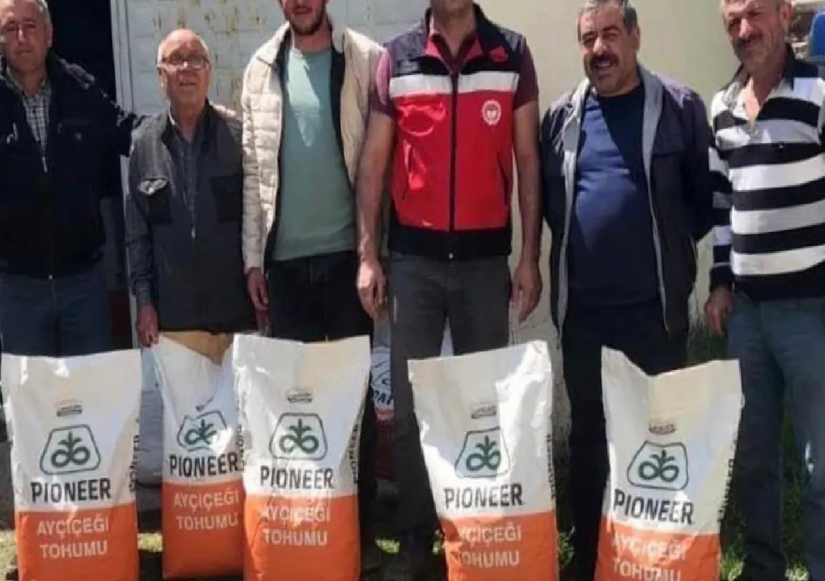 Kütahya’da Çiftçilere Hibe Tohum Dağıtımı