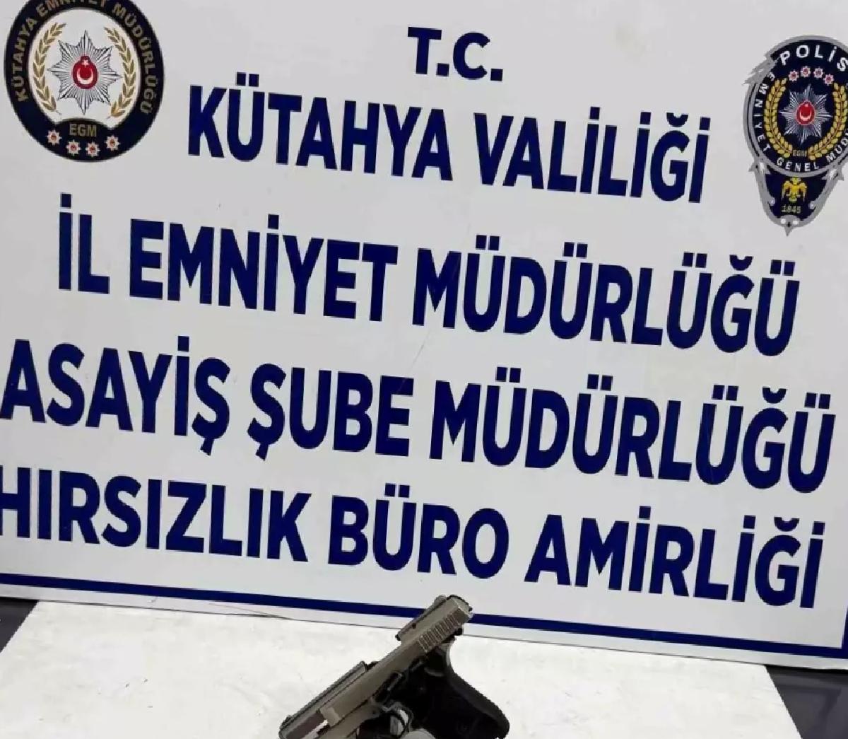 Kütahya’da Ehliyetsiz Sürücünün Aracında Silah Bulundu