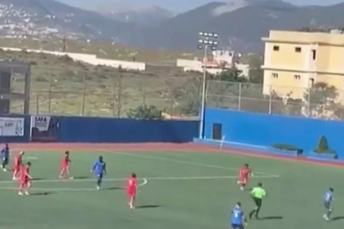 Lübnan’da futbolcular İsrail saldırısına aldırış etmeden maça devam etti
