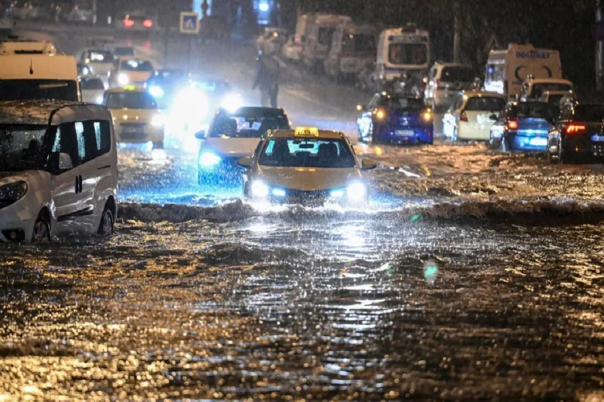 Mamak’ta Sağanak Su Baskını