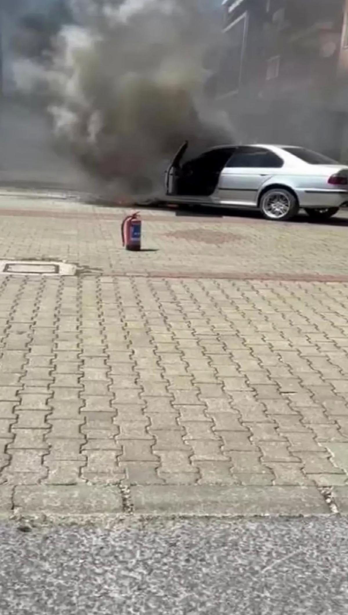 Manavgat’ta Park Halindeki Otomobil Yanarak Kullanılamaz Hale Geldi