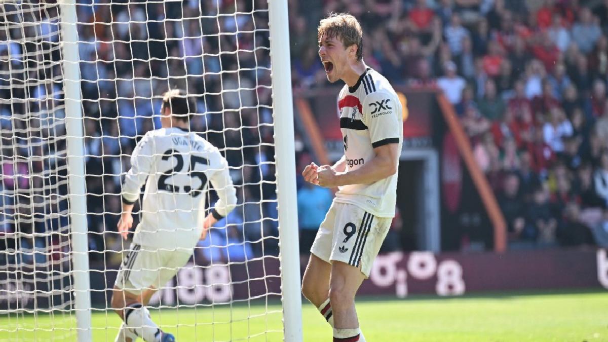 Manchester United, Bournemouth karşısında 1 puanı son dakikada aldı