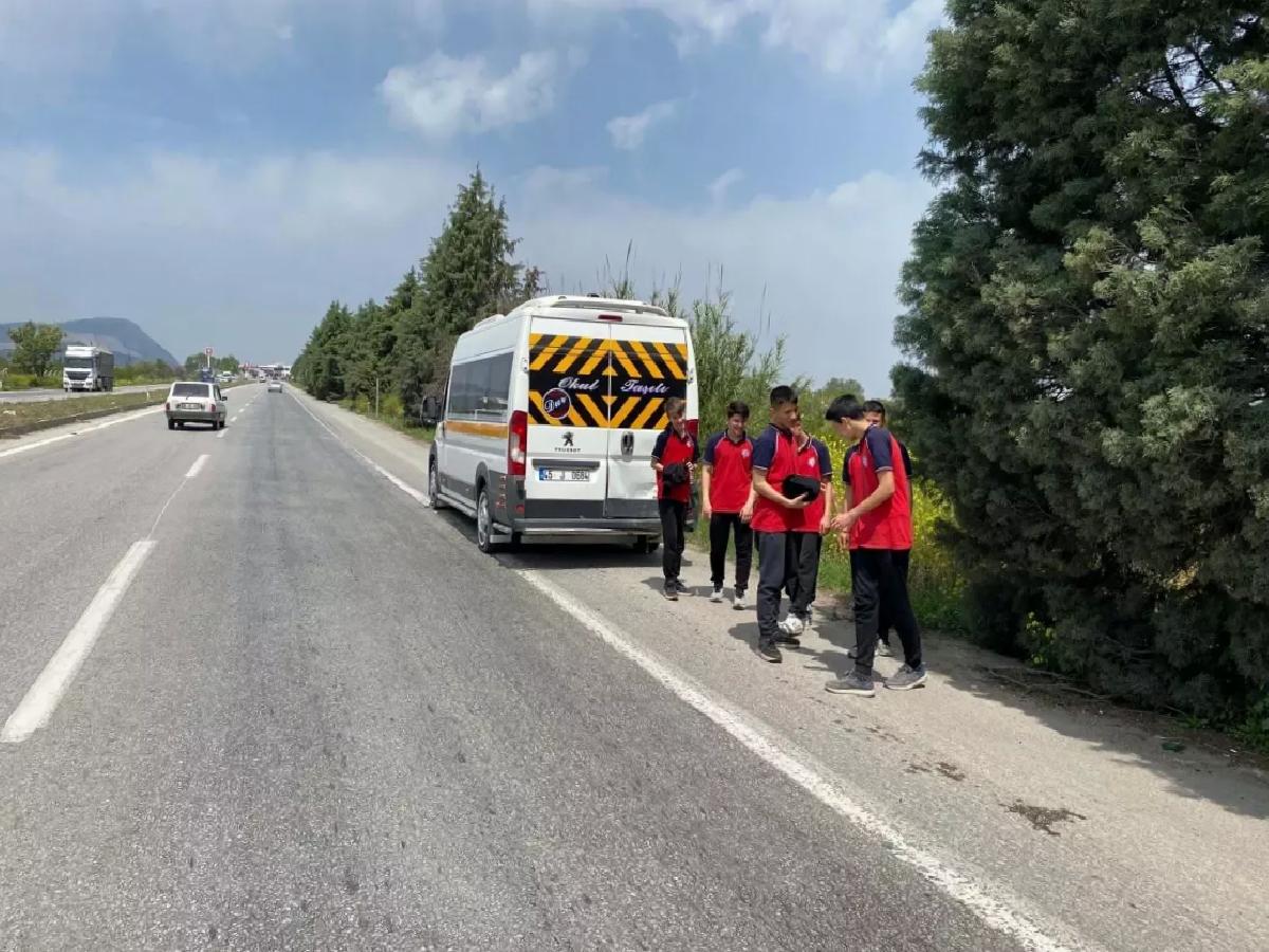 Manisa’da Servis Kazası: 9 Yaralı