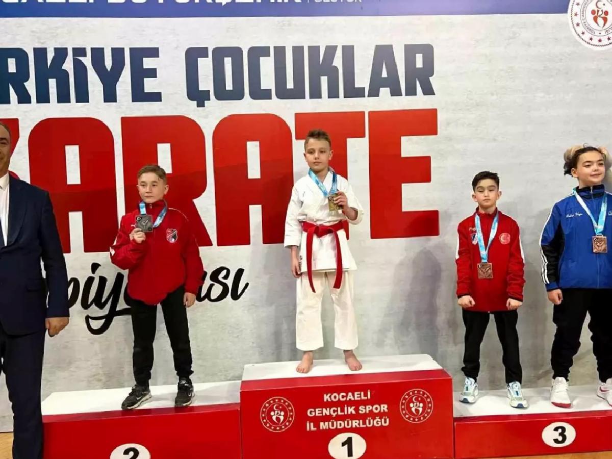 Manyas Belediyespor Karate Takımı, Türkiye Şampiyonası’nda Başarı Elde Etti