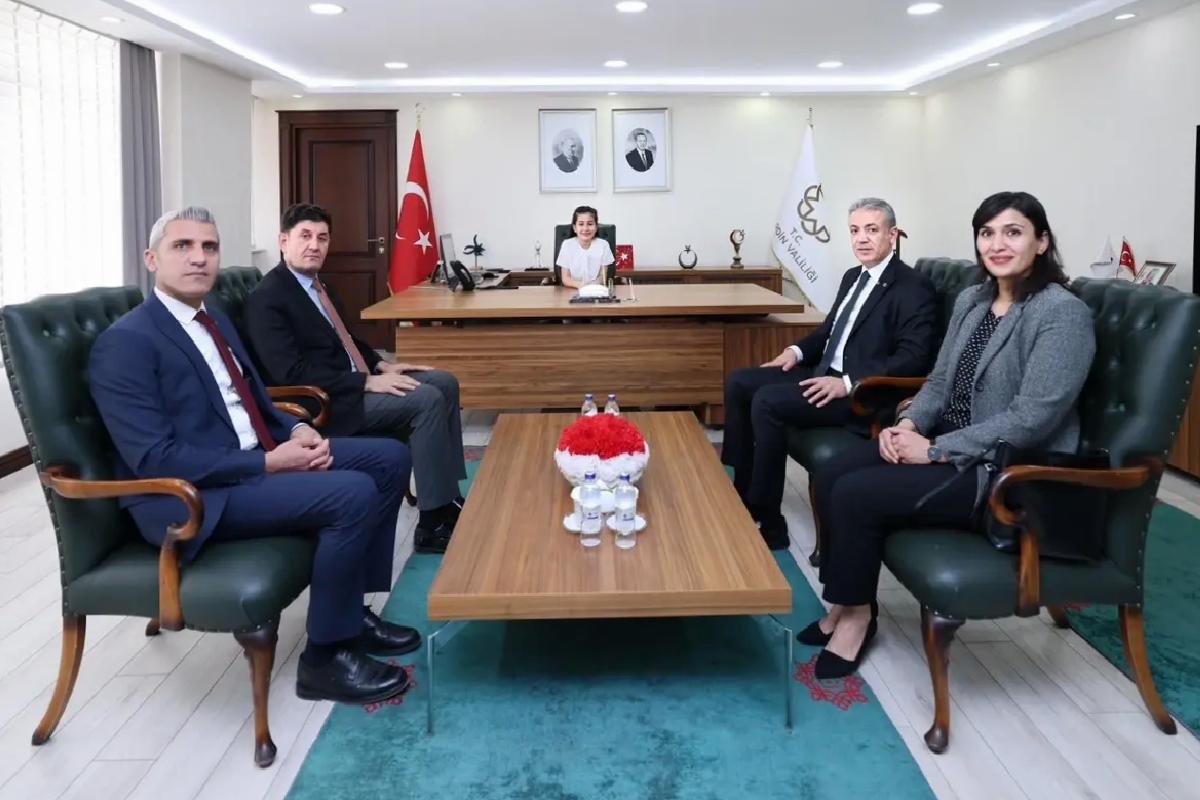 Mardin Valisi Akkoyun, koltuğunu ilkokul öğrencisine devretti