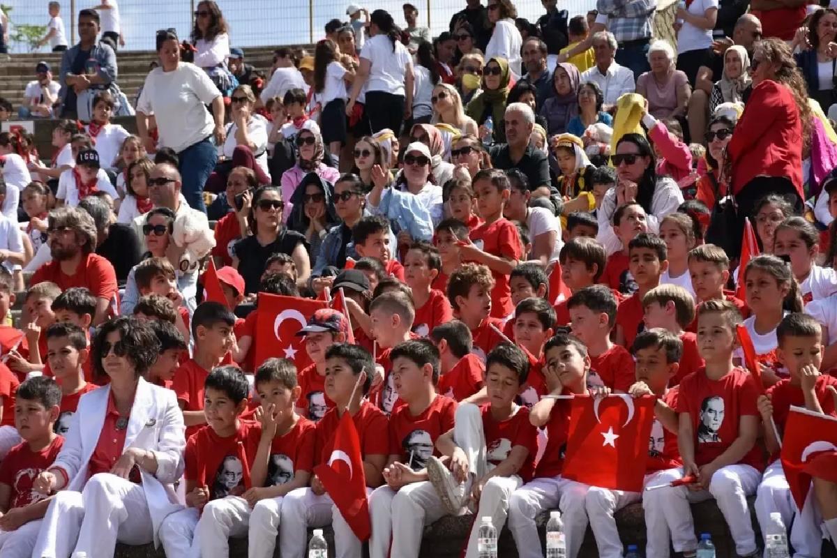 Marmaris’te 23 Nisan Ulusal Egemenlik ve Çocuk Bayramı kutlandı