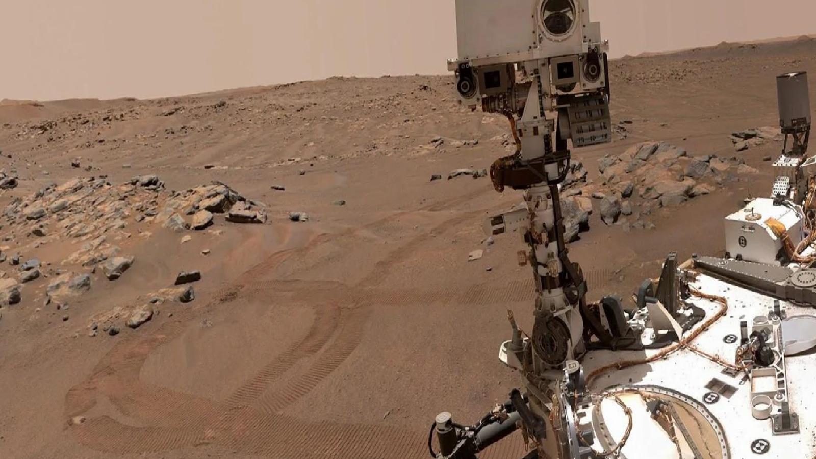 Mars yüzeyindeki “toz şeytanının” bir diğerini yutma anları görüntülendi