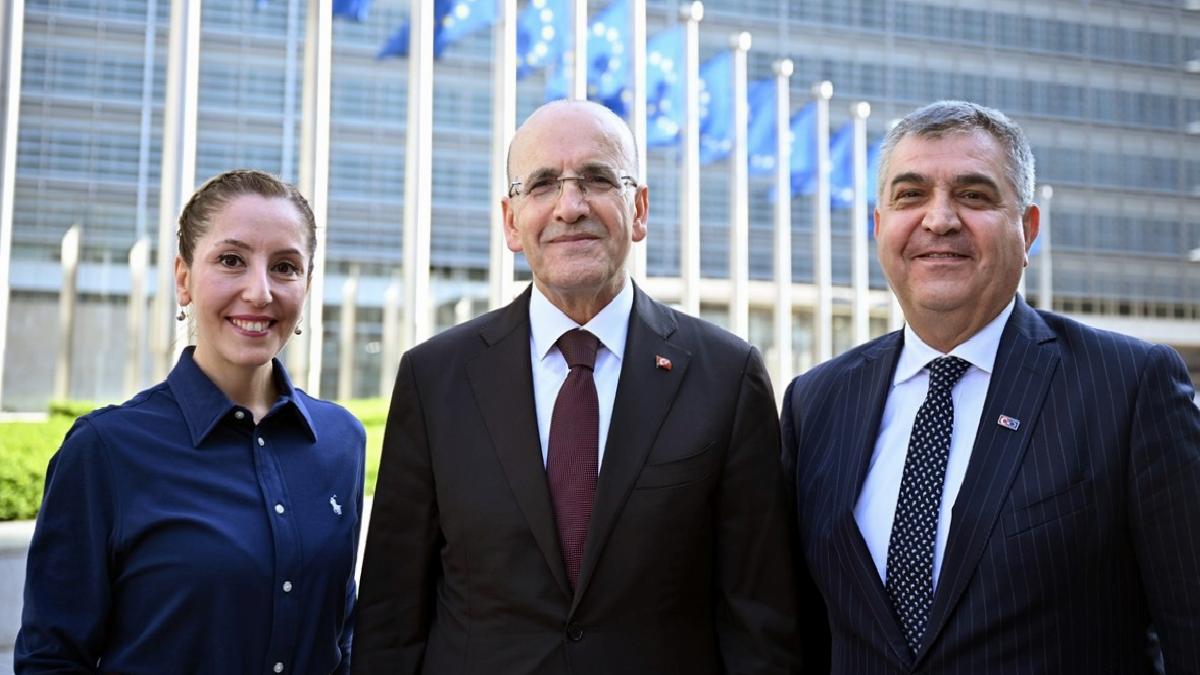 Mehmet Şimşek, Brüksel’de AA’nın ofisini ziyaret etti