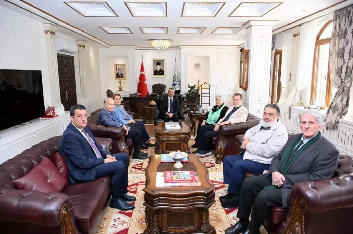 Mevlana Torunları Edirne Valisi’ni Ziyaret Etti