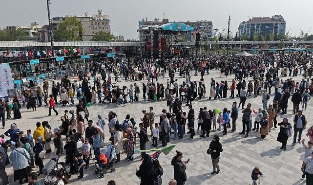 Milli İrade Meydanı ilk gün dolup taştı
