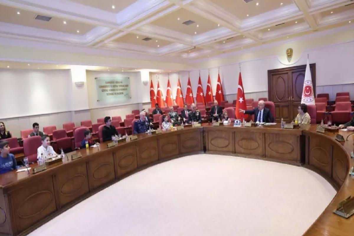 Milli Savunma Bakanı Yaşar Güler, 23 Nisan’da Şehit ve Gazi Çocuklarıyla Buluştu