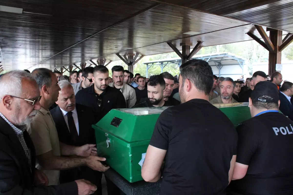 Motosiklet Kazasında Hayatını Kaybeden Tıp Fakültesi Öğrencisi Musa Kınay Toprağa Verildi
