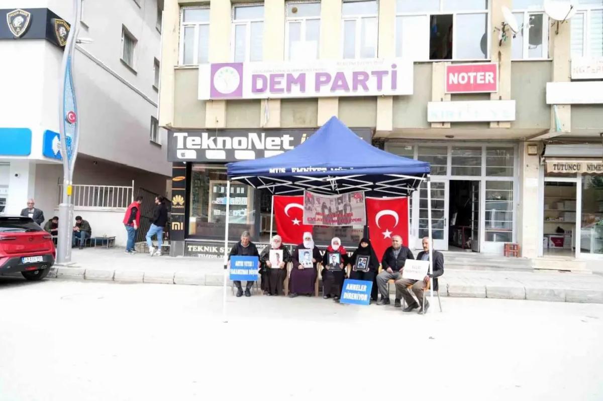 Muş’ta Evlat Nöbeti Devam Ediyor