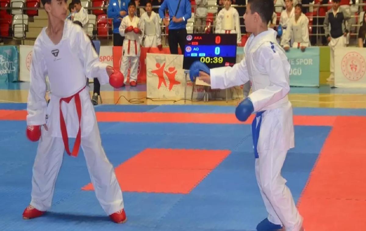 Muş’ta Karate Şampiyonası Başladı