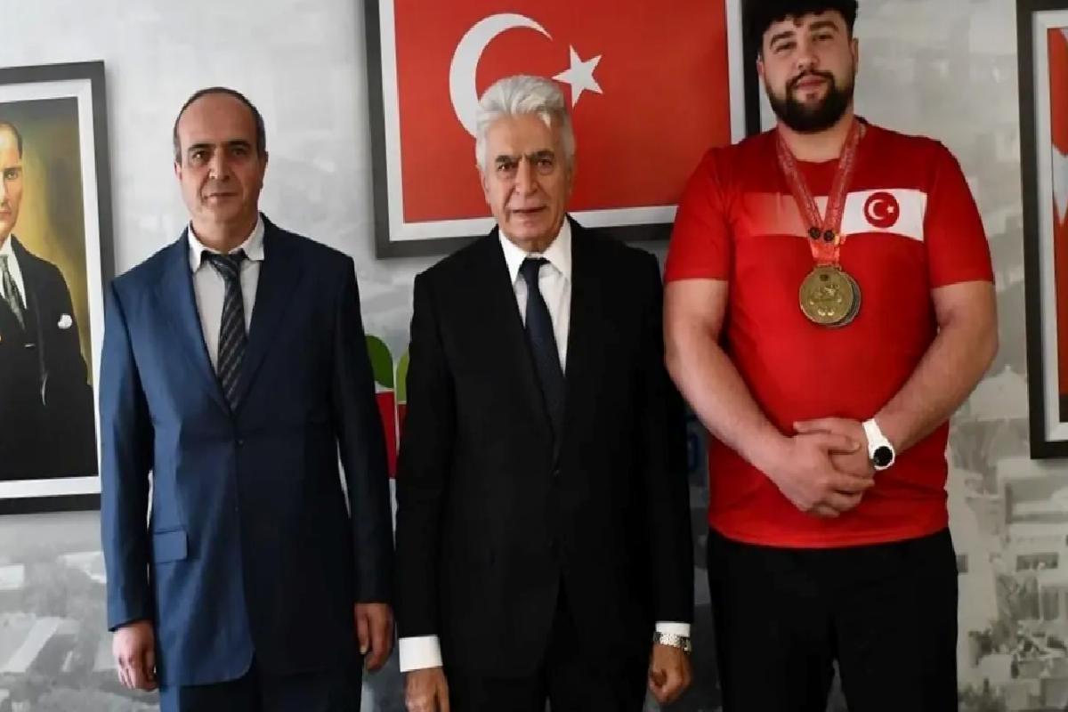 Mustafa Yazan Türkiye Bilek Güreşi Şampiyonası’nda Altın Madalya Kazandı