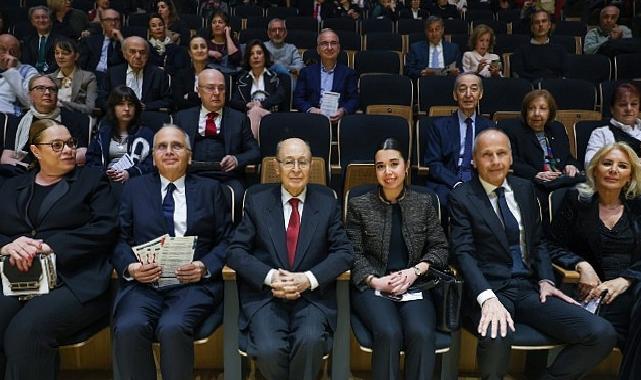 Müzik ve Ankara sevdalısı Cenap And anısına gerçekleştirilen açılış konseriyle başkentte çoksesli müziğin coşkusu başladı