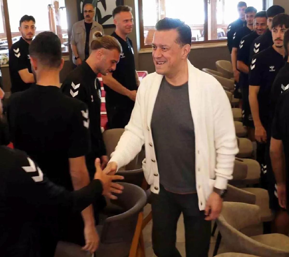 Nebi Hatipoğlu’ndan Eskişehirspor’a Moral Ziyareti