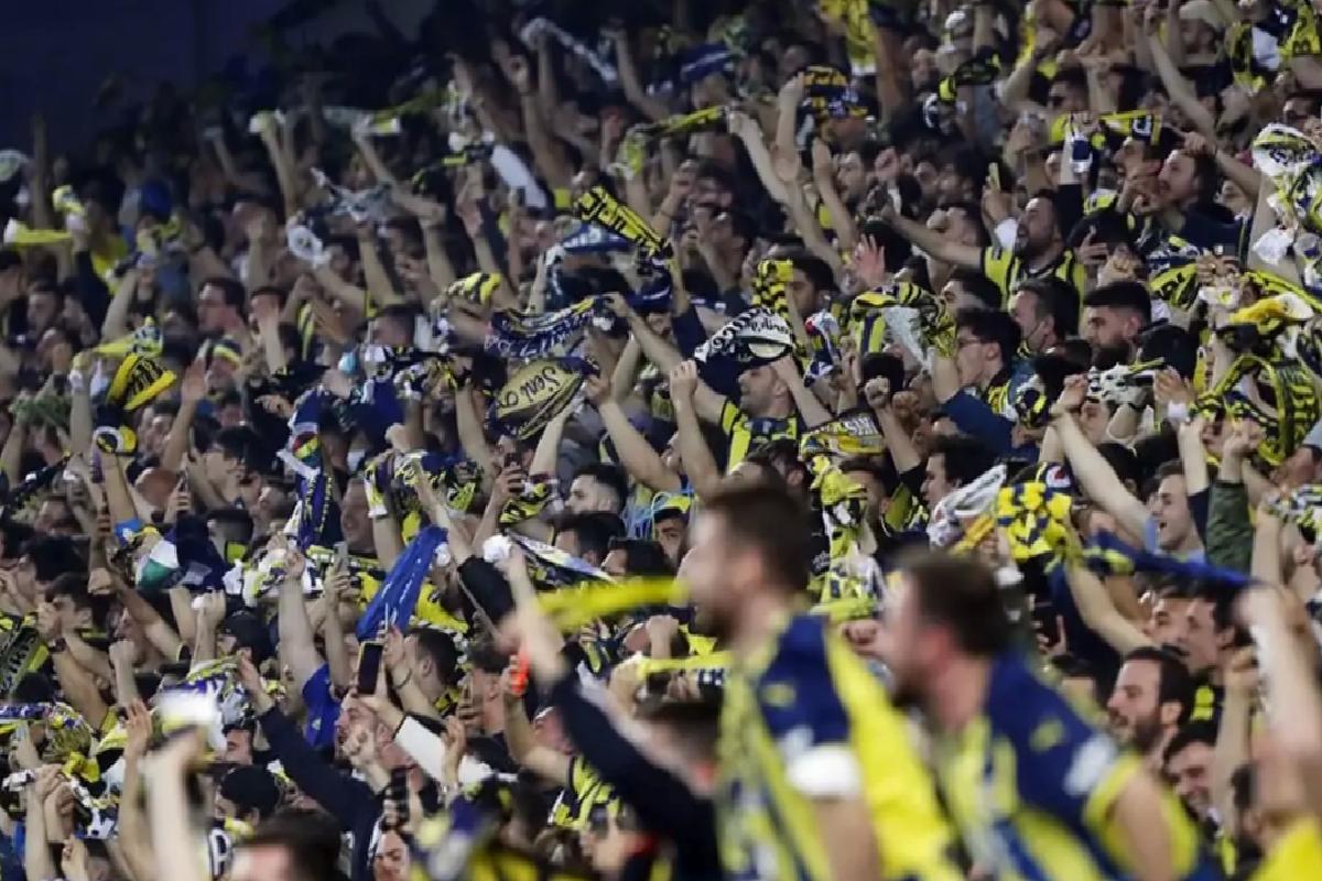 Nereden nereye! Fenerbahçe’nin golcüsü kasiyer oldu