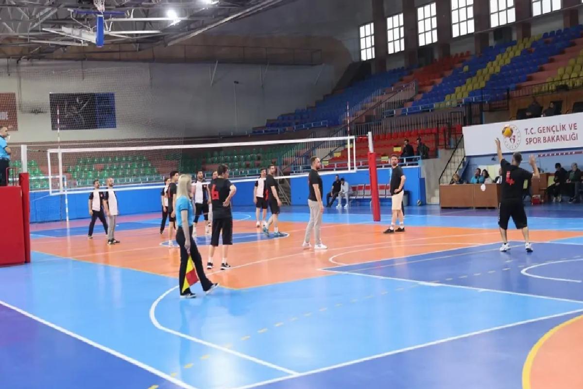 Nevşehir’de Voleybol Turnuvası Başladı