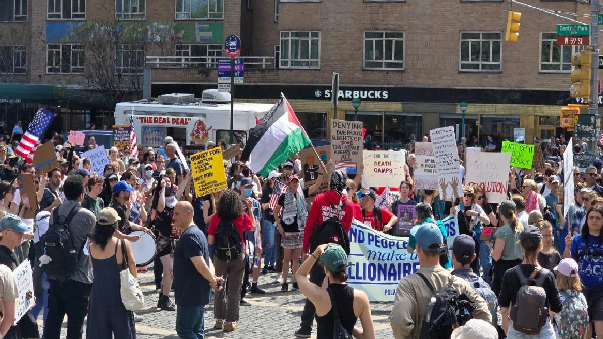 New York’ta binlerce kişi Başkan Trump’ı protesto etti