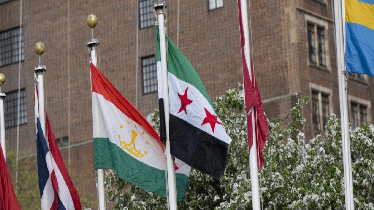 New York’taki BM merkezinde yeni Suriye bayrağı göndere çekildi