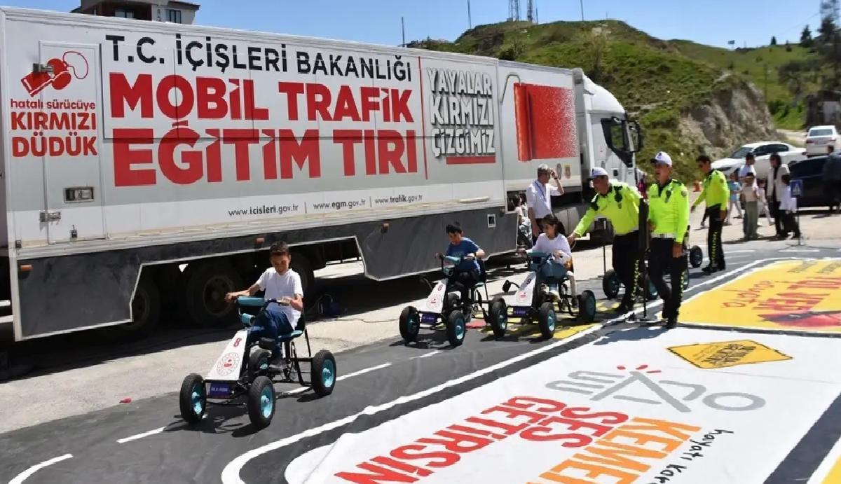 Öğrenciler Trafik Kurallarını Uygulamalı Öğrendi